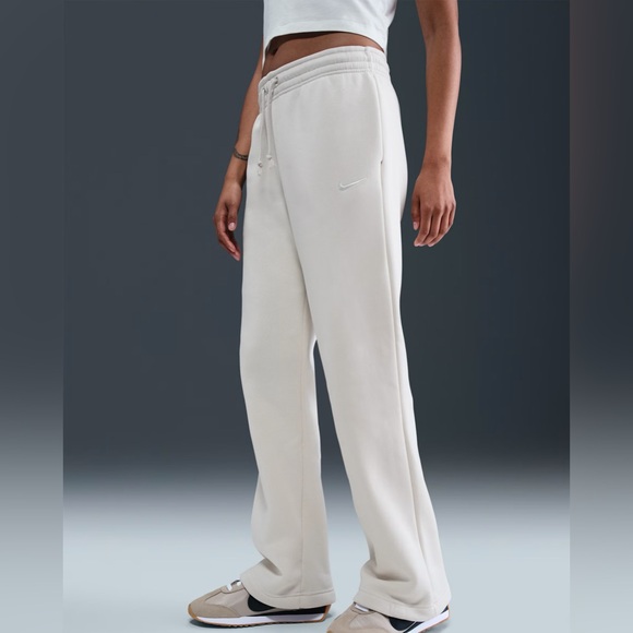 Nike Pants - Nike Sportswear Phoenix Fleece
Women's Mid-Rise Open-Hem Pants M